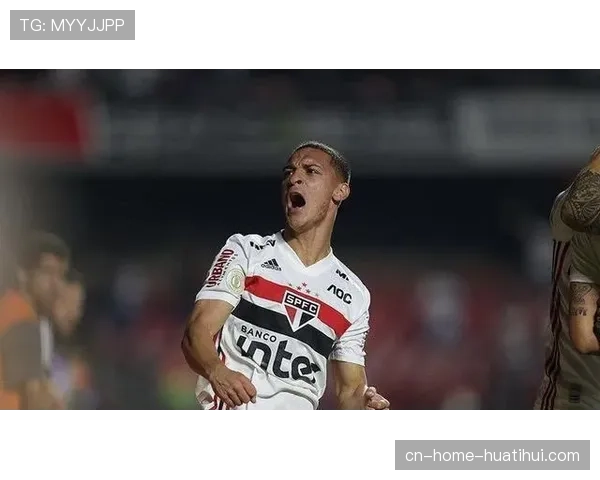 阿贾克斯弃用盲目倒脚改打长传 战术简化助防守稳定性提升